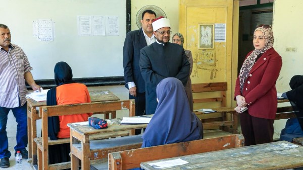 امتحان الرياضيات البحتة للقسم العلمي بالثانوية الأزهرية