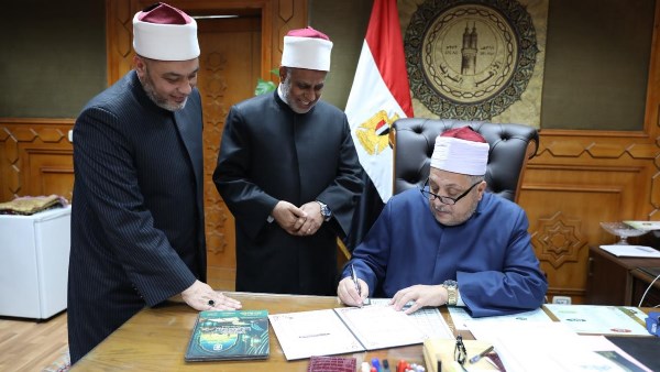 وكيل الأزهر أثناء اعتماد نتيجة شهادات القراءات