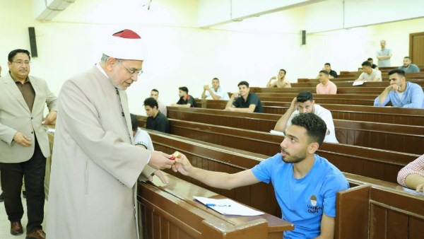 رئيس جامعة الأزهر يتابع امتحانات نهاية الفصل الدراسي الثاني