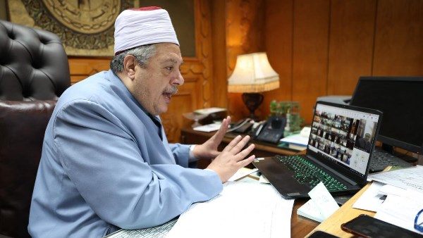 الشيخ أيمن عبد الغني خلال الاجتماع 