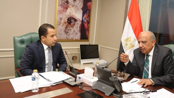 وزير الكهرباء خلال اللقاء