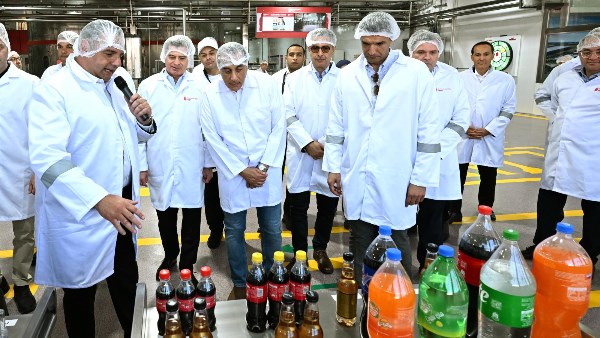 رئيس الوزراء يفتتح خط إنتاج جديد لـ شركة مياه غازية بالإسكند