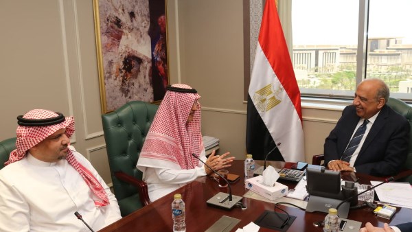 وزير الكهرباء يبحث مع  «أكوا باور» السعودية أوجه التعاون وال