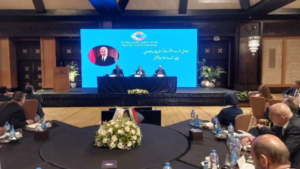 خلال الاجتماع 