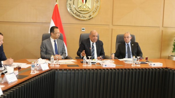 خلال الاجتماع