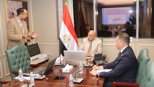 خلال الاجتماع
