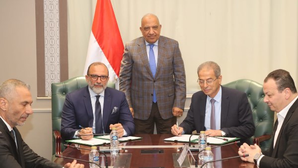 خلال توقيع البرتوكول