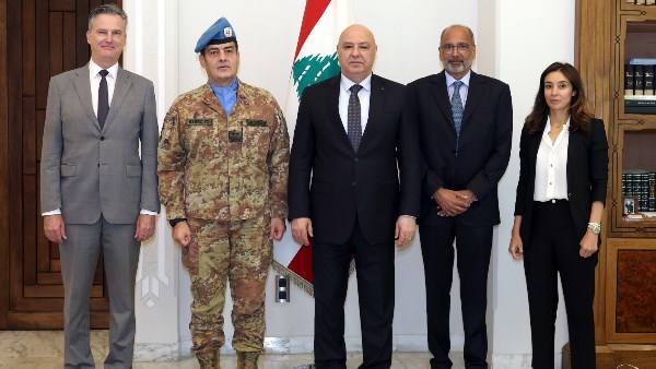 الرئاسة اللبنانية: الرئيس عون بحث مع قائد القوات الدولية أوضاع جنوب لبنان الرئاسة اللبنانية: الرئيس عون بحث مع قائد القوات الدولية أوضاع جنوب لبنان