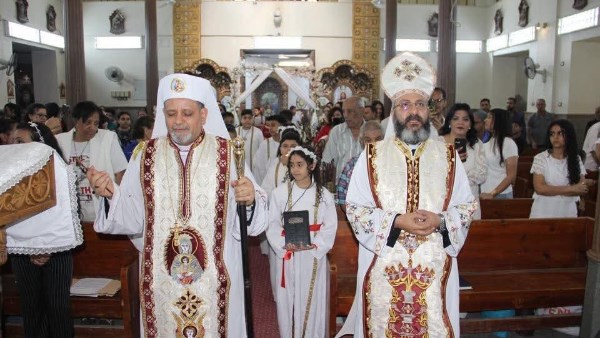 الأنبا بشارة يترأس قداس المناولة الاحتفالية بكنيسة العائلة ا
