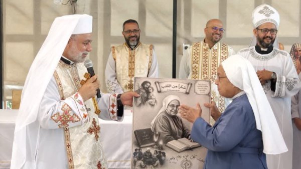 الأنبا عمانوئيل يختتم المؤتمر التكويني للمرحلة الإعدادية