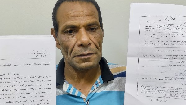 المواطن محمد يحيي الذي باعوا له شقة مباعة مرتين 