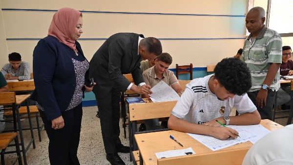 محافظ جنوب سيناء يتفقد لجان الثانوية العامة 