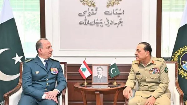 قائدا الجيشين الباكستاني واللبناني يجتمعان في إسلام آباد.. ف