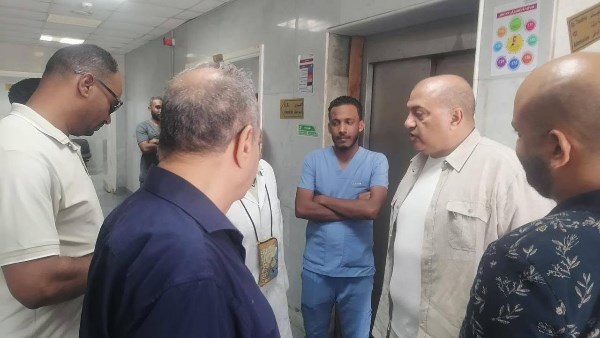 رئيس مدينة مرسى علم يجري مرورًا مفاجئًا على مستشفى جراحات ال