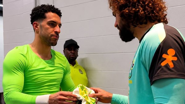 كواليس حديث أليسون بيكر مع مصطفى شوبير بعد لقاء مصر والبرازيل كواليس حديث أليسون بيكر مع مصطفى شوبير بعد لقاء مصر والبرازيل