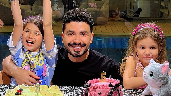 الفنان محمد أنور في أحدث ظهور عبر الفيس بوك رفقة زوجته وابنت