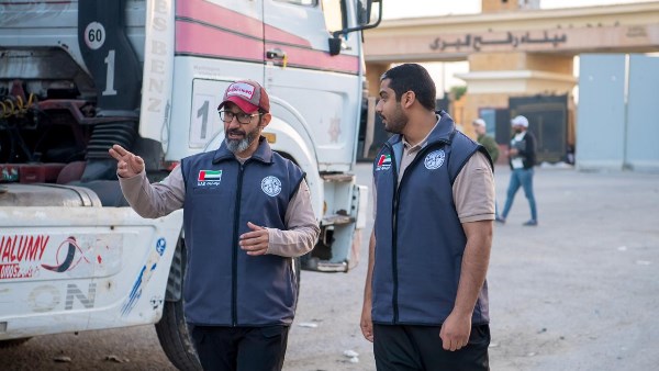 60 شاحنة مساعدات إماراتية تعبر إلى غزة تحمل 740 طن أغذية
