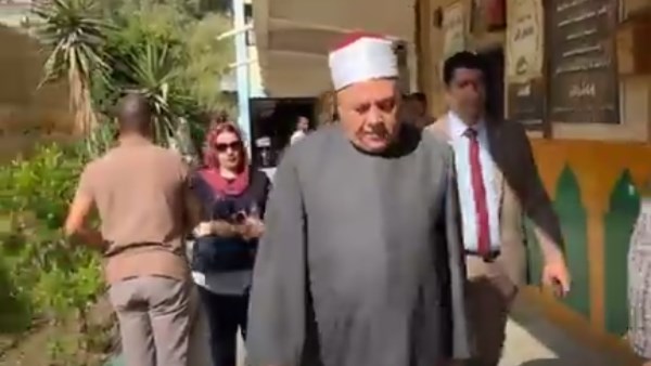 جولة تفقدية لوكيل الأزهر في أول أيام امتحانات القسم الأدبي بالشهادة الثانوية بمعهد مصر الجديدة