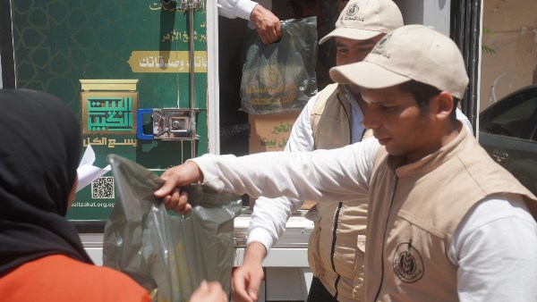 بيت الزكاة والصدقات ينتهي من توزيع لحوم الأضاحي على عشرات الآلاف من الأُسَر المستحقة في صعيد مصر