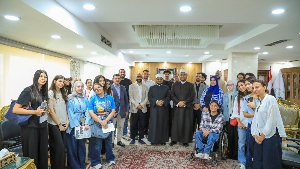 البحوث الإسلاميَّة يستقبل وفدًا من طلاب الجامعة الأمريكيَّة 