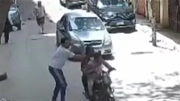 سقوط المتهمين بسرقة حقيبة بداخلها ربع مليون جنيه م