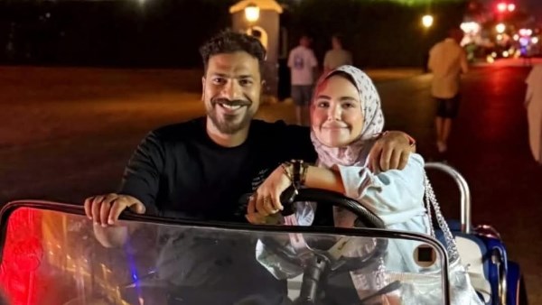 مصطفي ابو سريع و زوجته 