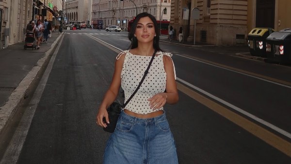 كارولين عزمي 