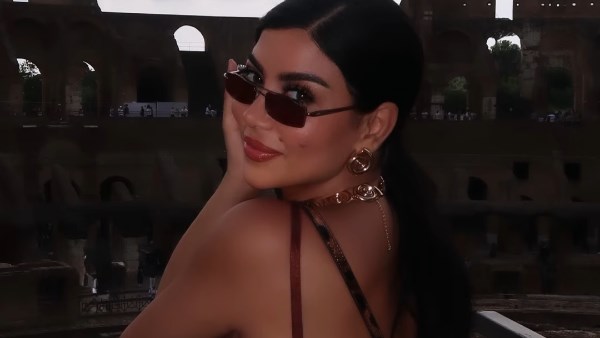 كارولين عزمي