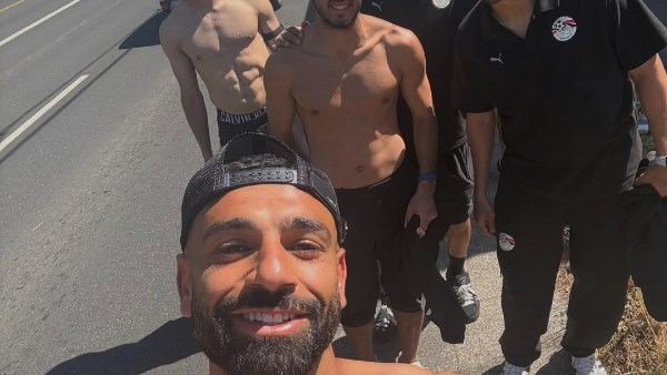 محمد صلاح و لاعبي المنتخب