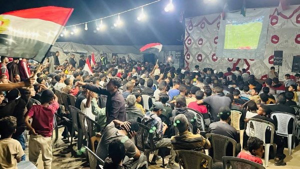 أهالي غزة يدعموا المنتخب المصري 