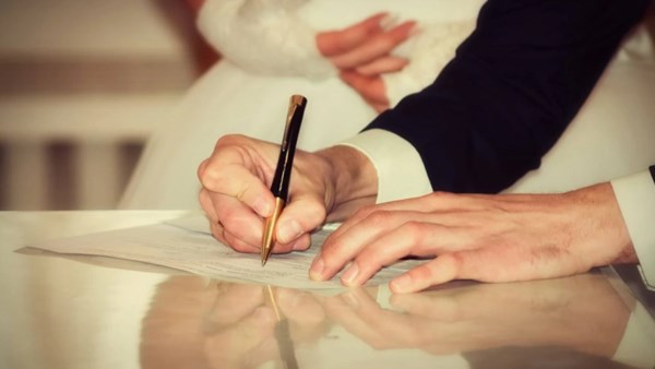 جدل جديد حول مشروع الأحوال الشخصية.. هل يتحول الزواج إلى تجربة مؤقتة؟ 