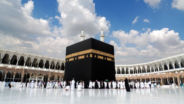 اليوم .. مكة المكرمة تستقبل المعتمرين مع بدء تنظيمات موسم العمرة