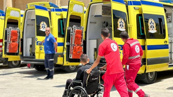 معبر رفح البري يستقبل دفعة من العائدين الفلسطينيين إلى قطاع غزة