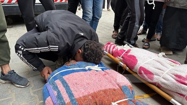استشهاد 11 فلسطينيا وإصابة 32 آخرين جراء قصف الاحتلال الإسرائيلي عدة مناطق بقطاع غزة