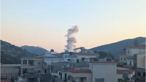 غارات جوية وقصف مدفعي إسرائيلي يستهدف عددا من البلدات بجنوب لبنان