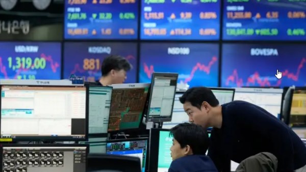 الأسهم الآسيوية تتراجع بفعل توترات الشرق الأوسط وضغوط أسهم التكنولوجيا