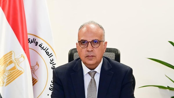 وزير الري يؤكد ضرورة الانتهاء من تنفيذ خطط تطهيرات الترع والمصارف