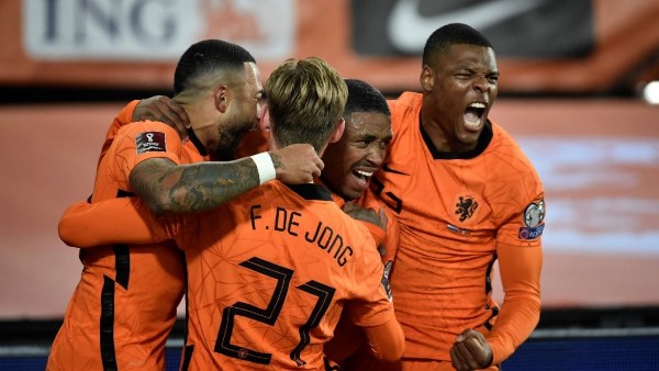 ثلاثي ليفربول يقود منتخب هولندا في مباراته أمام اليابان بالمونديال