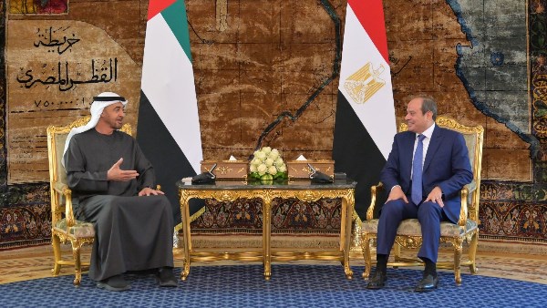 السيسي ومحمد بن زايد يرحبان باتفاق وقف الحرب مع إيران وإعادة فتح مضيق هرمز