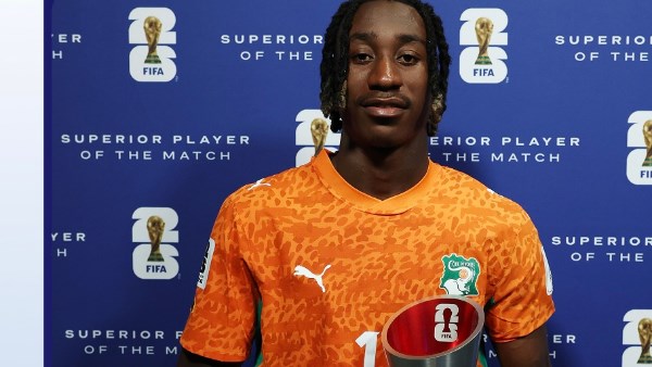 الايفواري يأن ديوماندي يحصد جائزة افضل لاعب في مباراة الإكوادور بالمونديال