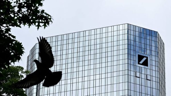 المفوضية الأوروبية تستعد لاحتمال انهيار مصرفي جديد عبر خطة أوروبية طارئة لتعزيز سيولة البنوك