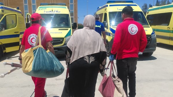معبر رفح البري يستقبل دفعة جديدة من العائدين الفلسطينيين إلى قطاع غزة