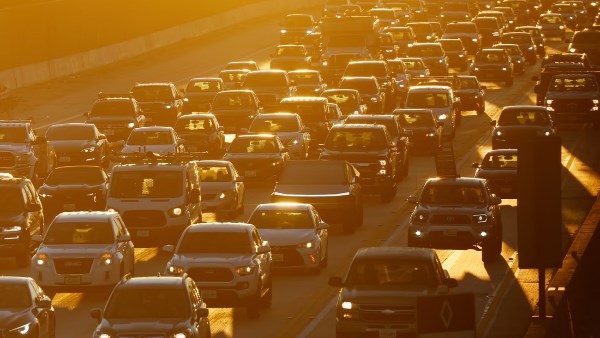 دراسة: تلوث المركبات يودي بحياة 5 أمريكيين كل ساعة