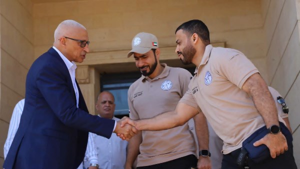 محافظ شمال سيناء يبحث مع وفد إماراتي الجهود الإنسانية المقدمة لقطاع غزة