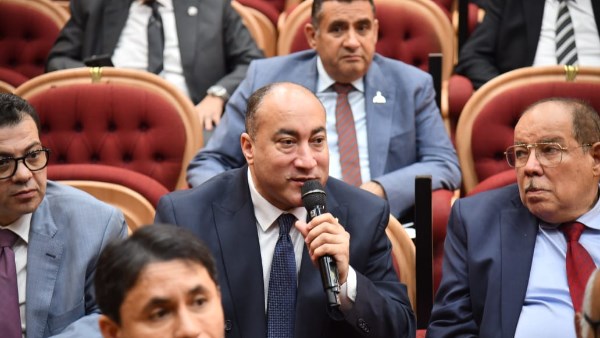 نائب حماة الوطن يطالب بتخفيض أسعار مطار العلمين وإنشاء مدرسة