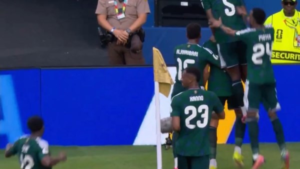 مباراة قوية أمام أوروجواي.. السعودية تواصل كتابة التاريخ في كأس العالم مباراة قوية أمام أوروجواي.. السعودية تواصل كتابة التاريخ في كأس العالم
