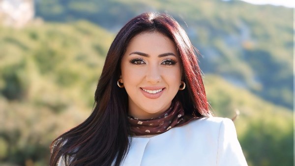 الفنانة آية عبد الله