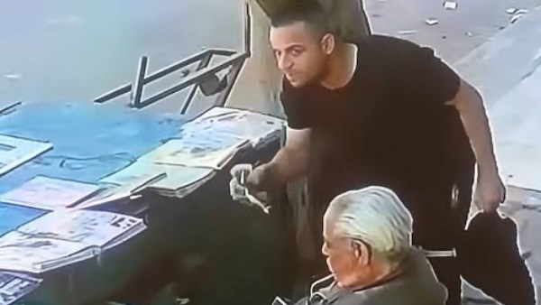 واقعة سرقة بائع الجرائد 