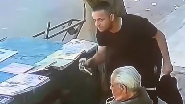 بائع الجرائد 