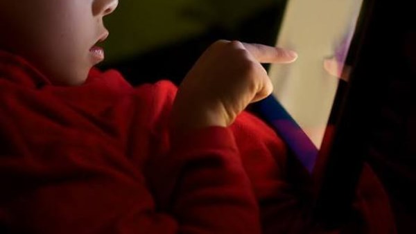 بالمجان.. تنظيم الاتصالات: خدمة اطمن تمنع أي محتوى غير لائق للأطفال على الانترنت
